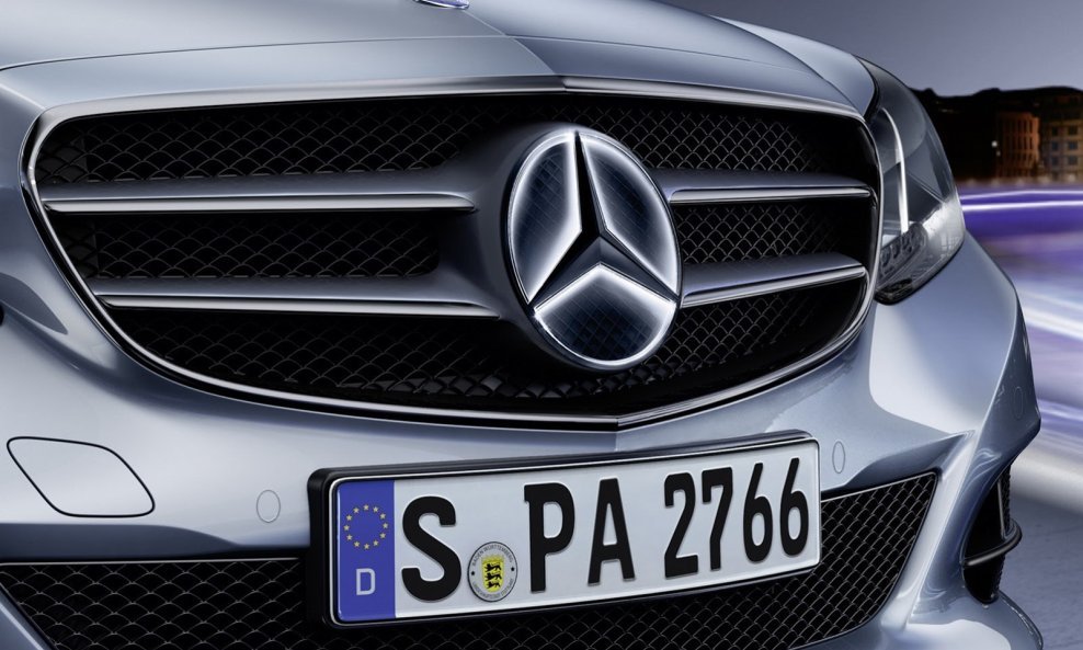 Mercedes-Benz-E-Class-Accessories-6[2]