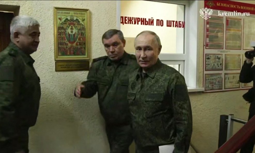 Vladimir Putin u posjetu ruskoj vojsci u Kursku