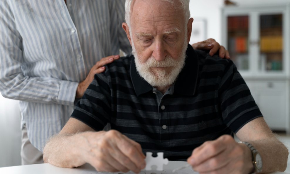 Alzheimerova bolest najčešći je oblik demencije.