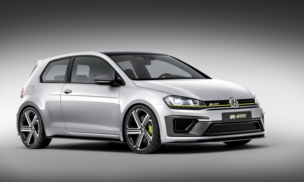 Motor dolazi iz Volkswagenovog reli automobila Polo WRC, istiskuje mesnatih 450 Nm od 2.400 sve do 6.000 o/min, te je sposoban ubrzati automobil poput Golfa R 400 do stotke za 3,9 sekundi, te sve do 280 km/h.