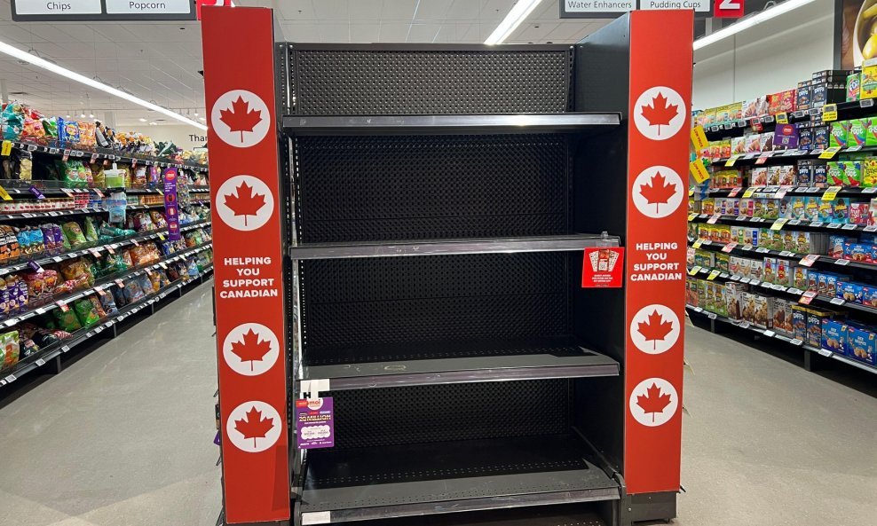 Prazna polica s proizvodima 'Made in Kanada'