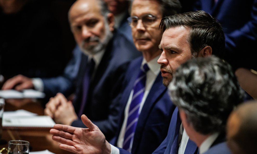 JD Vance i ostali članovi Trumpovog kabineta