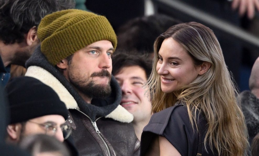 Lucas Bravo i Shailene Woodley