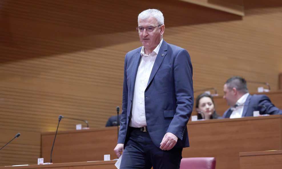 Damir Mandić