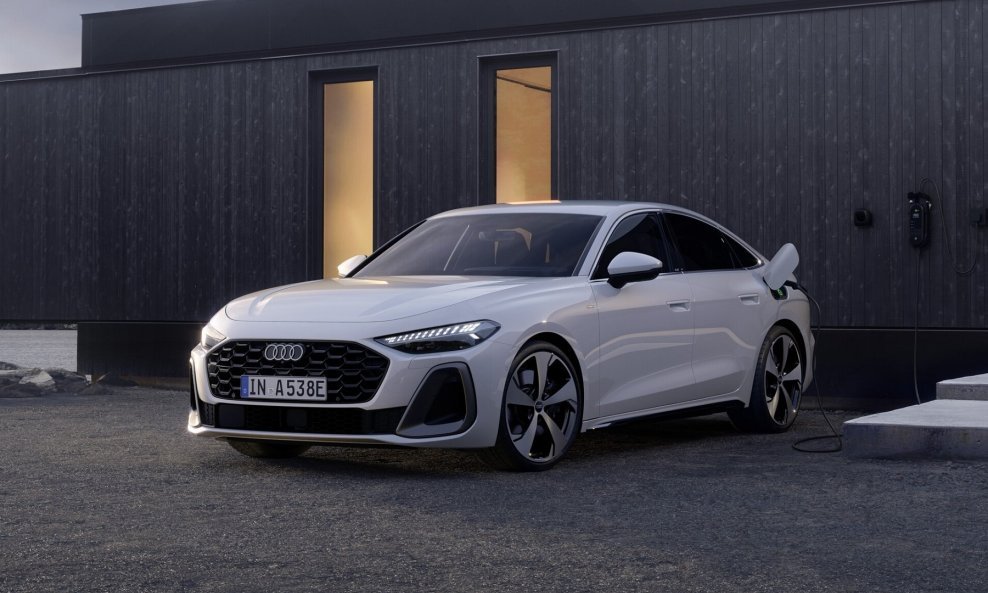 Audi A5 e-hybrid limuzina
