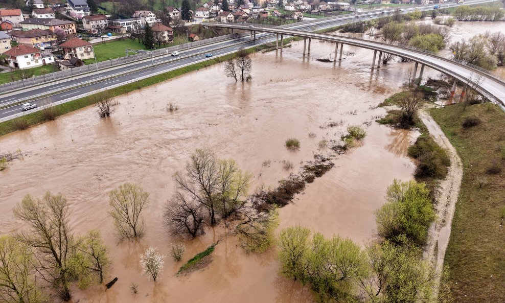 Nabujala rijeka Bosna u BiH, pogled iz zraka