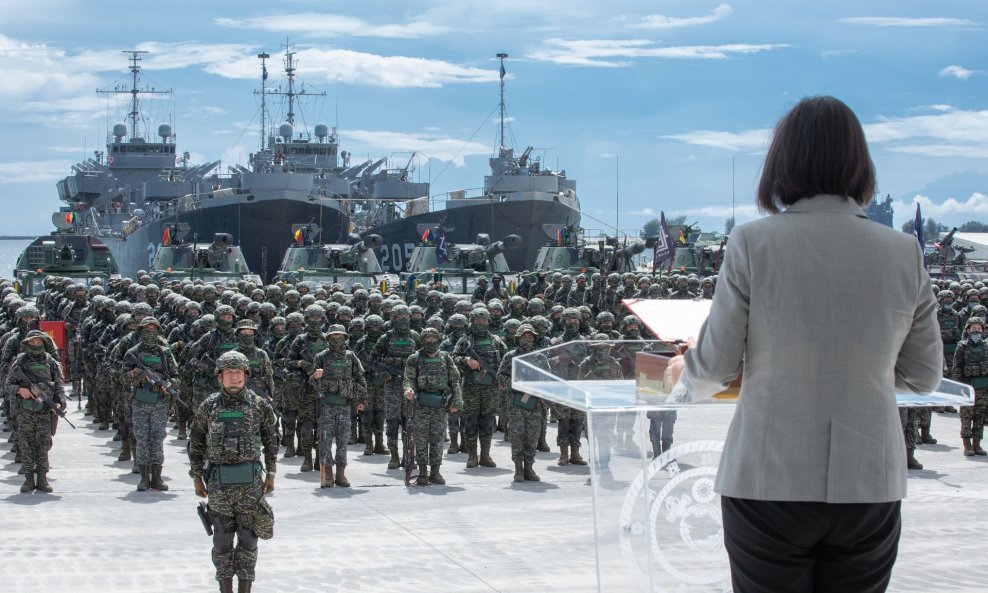 Bivša tajvanska predsjednica Tsai Ing-wen drži govor marincima