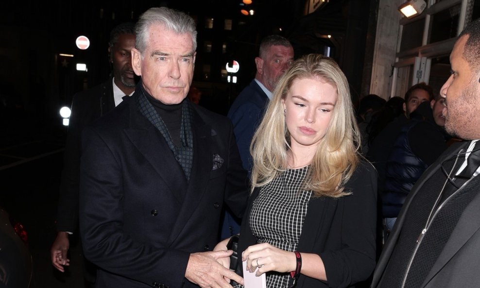Pierce Brosnan s Isabellom