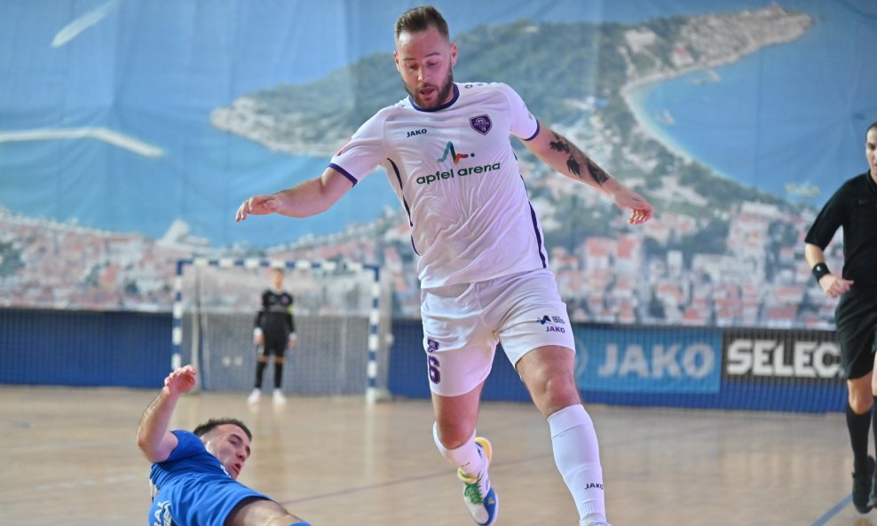 Toni Jelavić / Arhiva