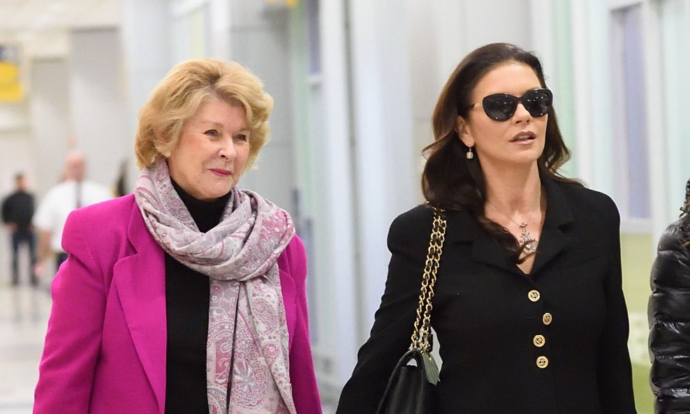 Patricia Fair i Catherine Zeta-Jones