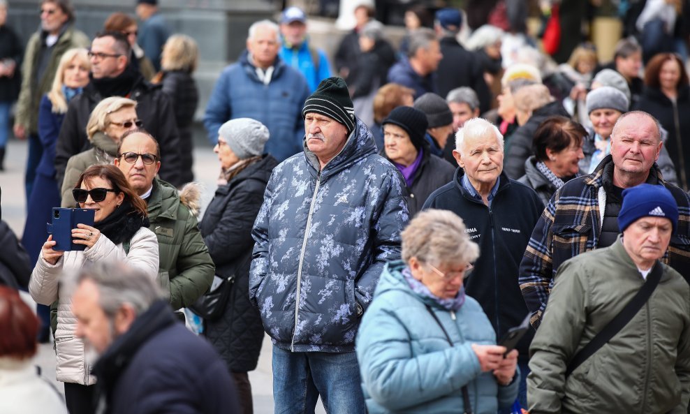 Umirovljenici će u travnju dobiti povećane mirovine i zaostatke za siječanj i veljaču