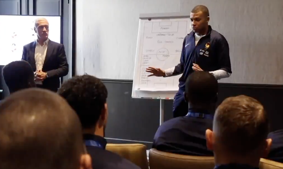 Mbappe drži govor