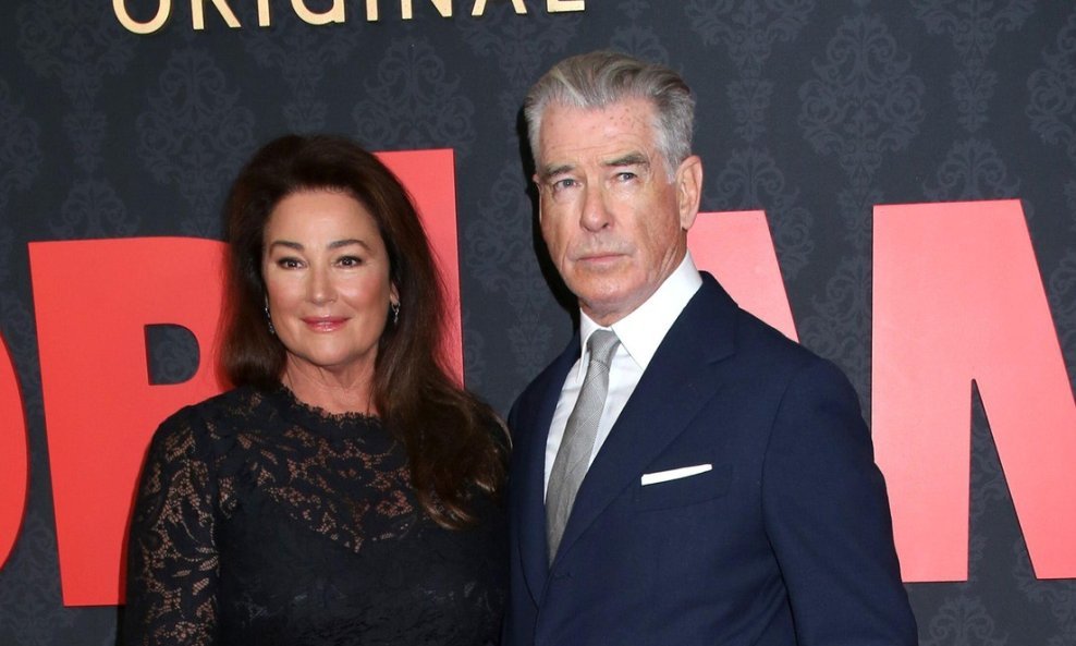 Pierce Brosnan i Keely Shaye Smith
