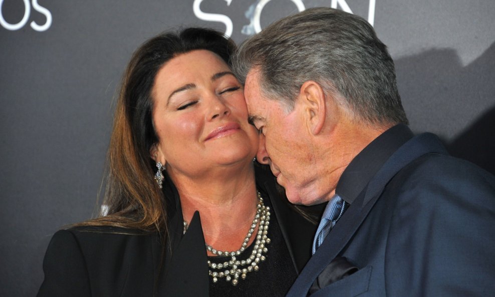 Pierce Brosnan i Keely Shaye Smith