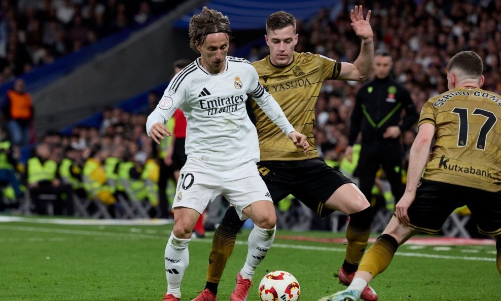Luka Modrić vs. Luka Sučić
