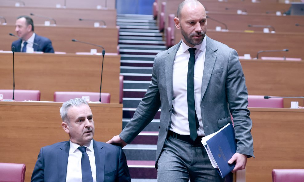 Damir Habijan i Krunoslav Katičić (HDZ) u Hrvatskom saboru koji raspravlja o Zakonu o kaznenom postupku (ZKP)