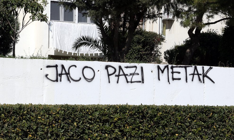 PRIJETEĆI GRAFIT 