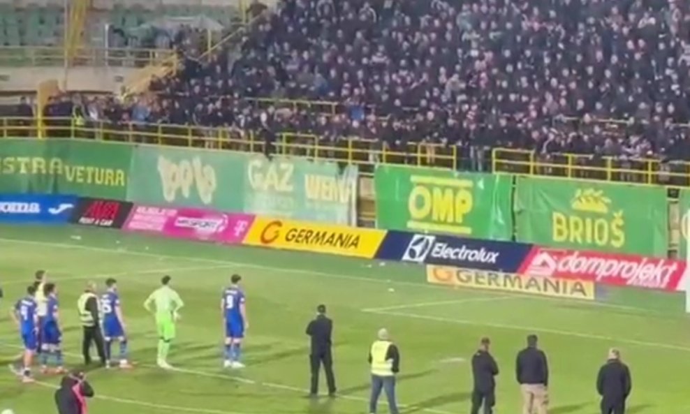 BBB napadaju igrače Dinama