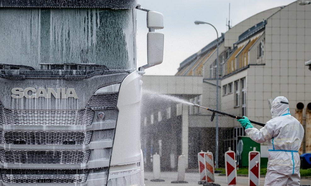 Dezinfekcija na granici Češke i Slovačke