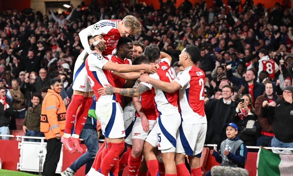 Arsenal slavlje igrača