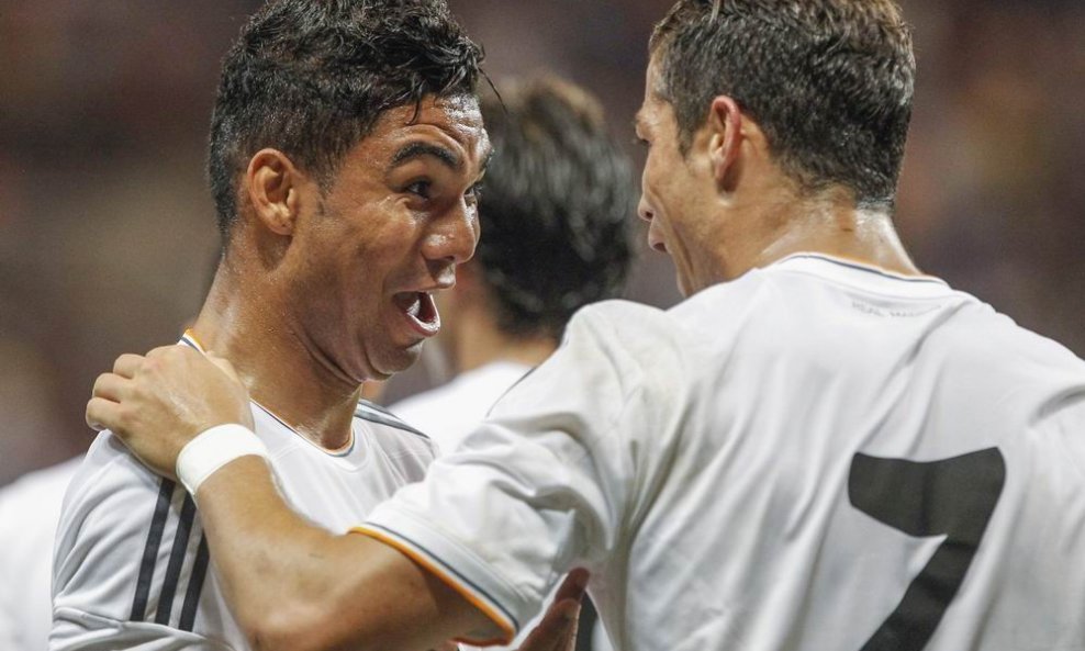 Casemiro (L) i Cristiano Ronaldo