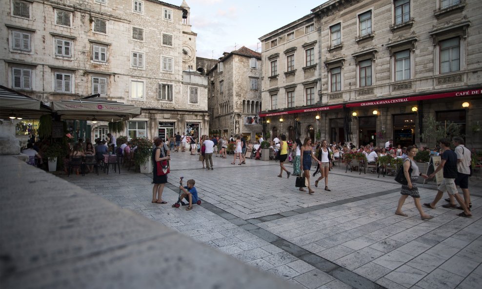 Ilustracija / Turisti u Hrvatskoj