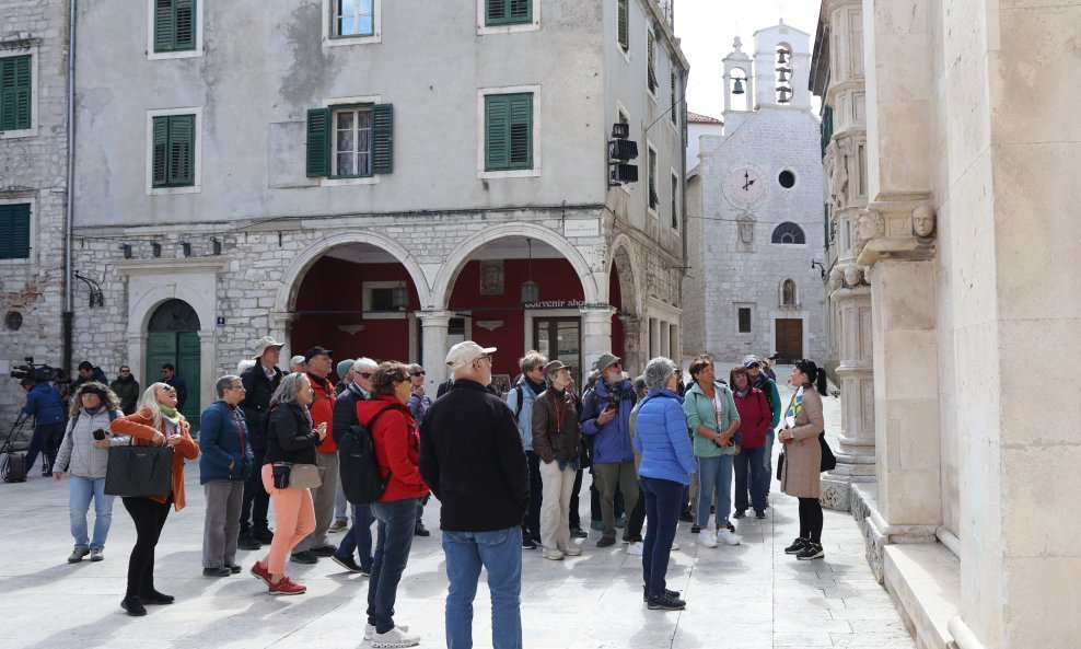 Turisti u Šibeniku