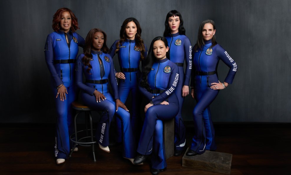 Lauren Sánchez, Gayle King, Amanda Nguyen, Katy Perry, Kerianne Flynn, Aisha Bowe - odijela su im osmišljena da bi simbolizirala snagu i eleganciju te naglasila važnost ove misije