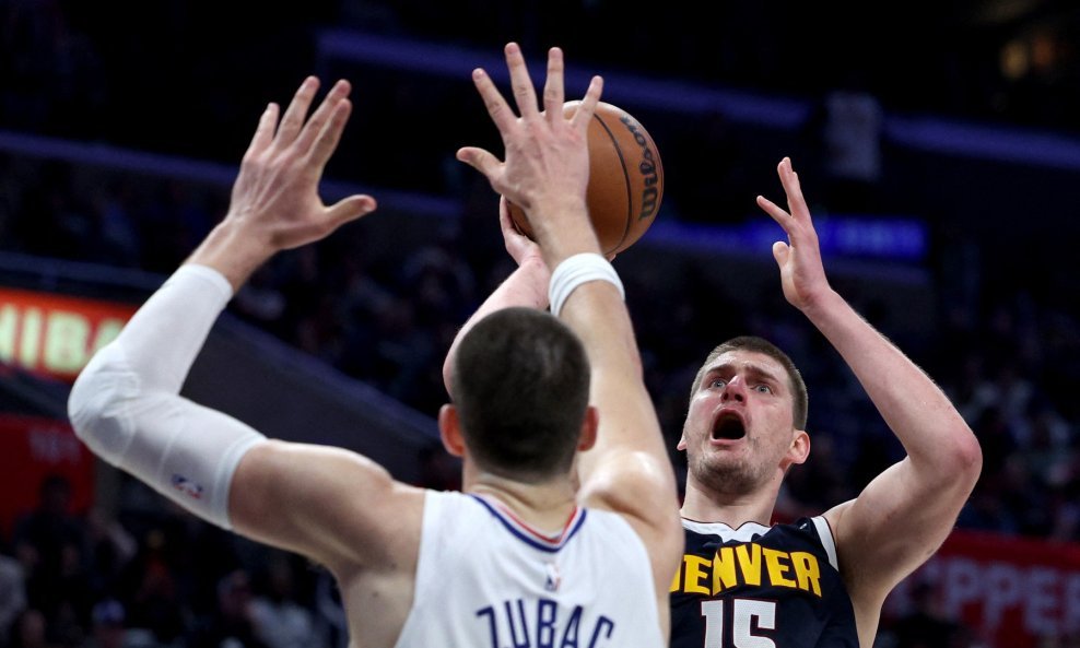 Ivica Zubac LA Clippers i Nikola Jokić Denver Nuggets