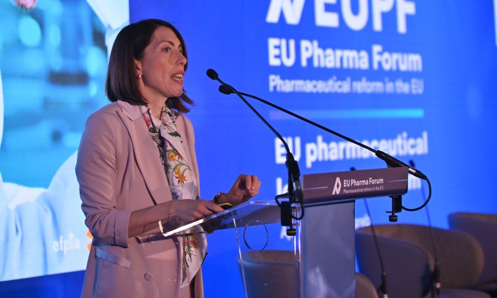 Roberta Savli, Izvršna direktorica javnih poslova europske federacije farmaceutske industrije i udruga (EFPIA)