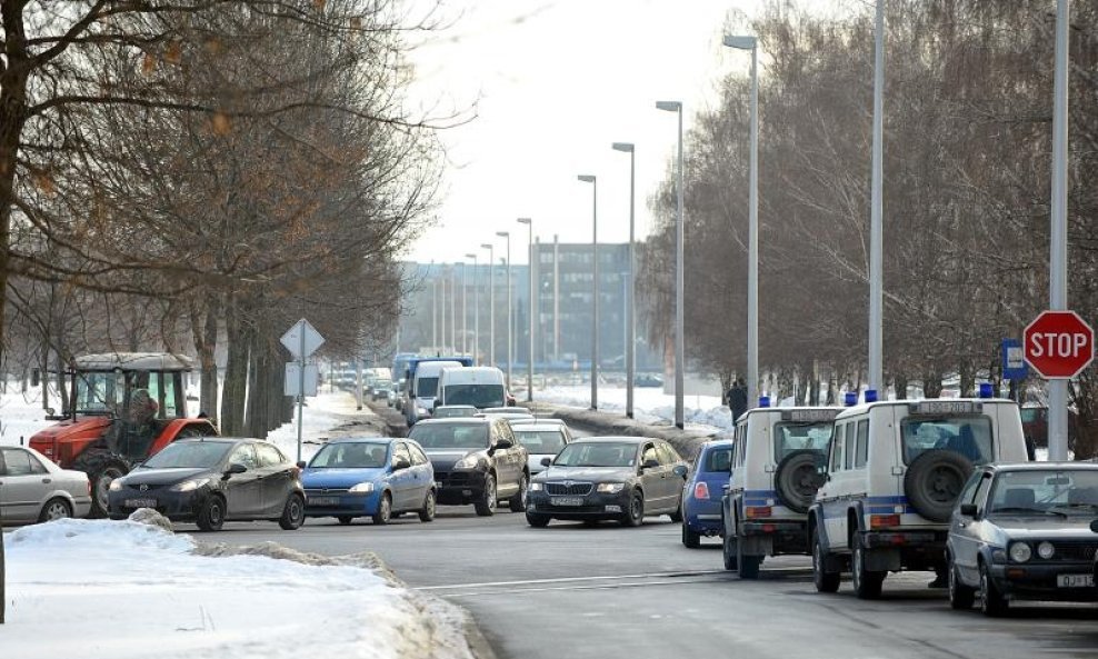 mljekari blokada ceste