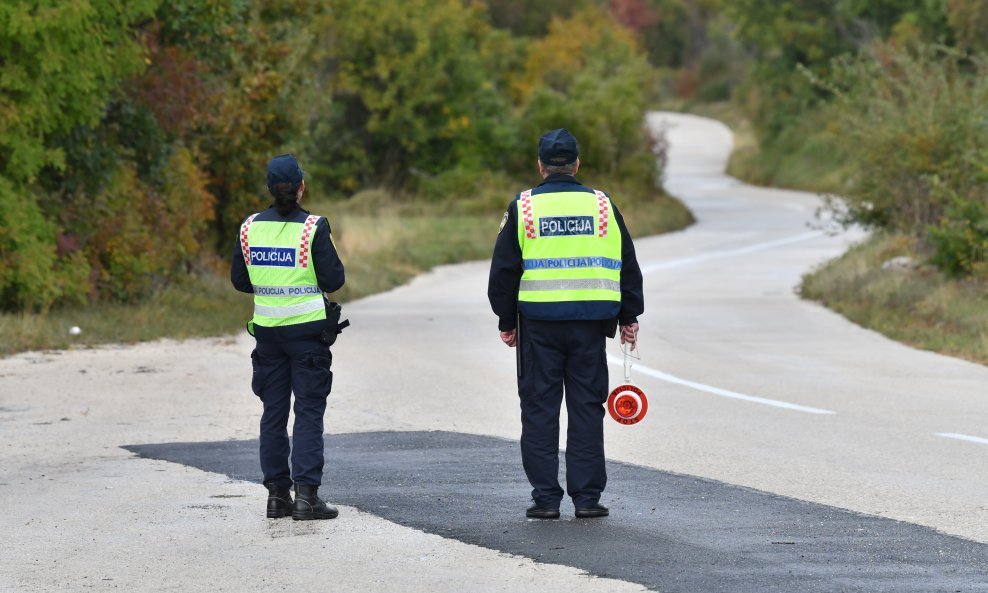Policija