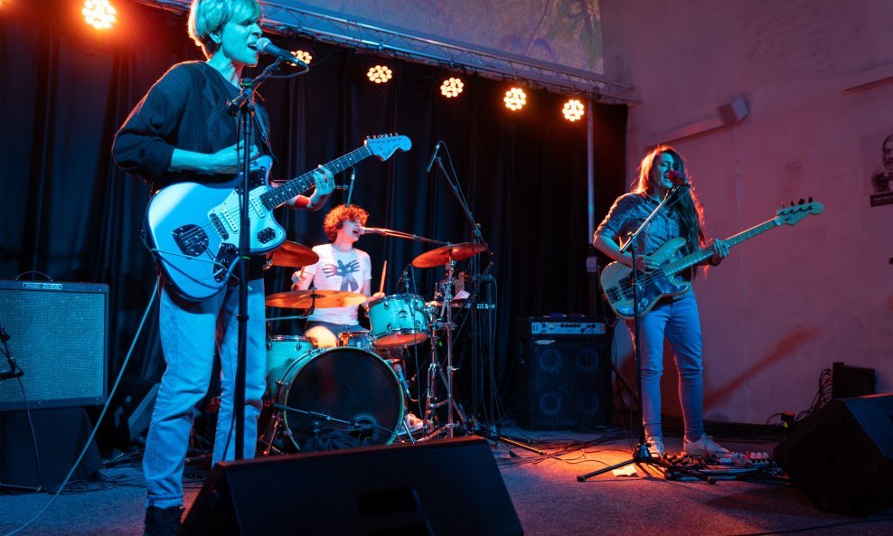 Koncert grupe Žen u Slavonskom Brodu održan je unatoč medijskoj hajci