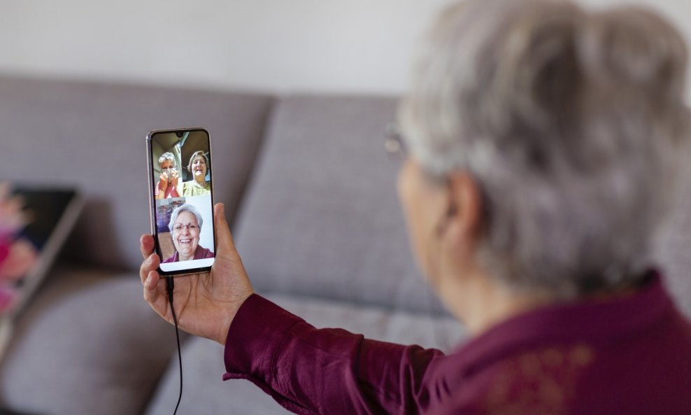 Gospođa na fotografiji nije mama naše komentatorice, ali predstavlja brojne korisnike Skypea