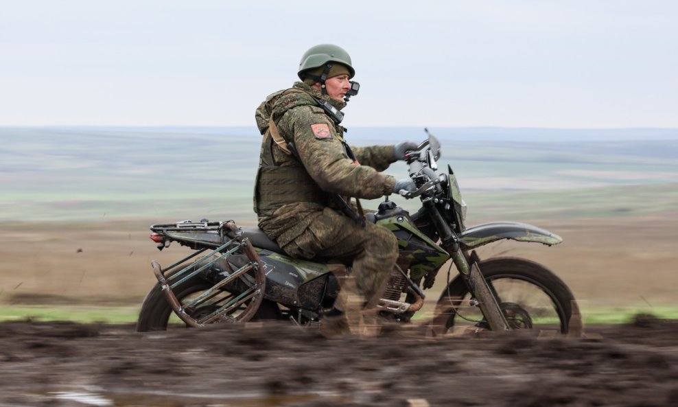 Ruski vojnici na motociklima