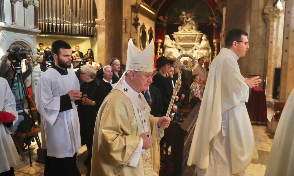 Splitsko-makarski nadbiskup Zdenko Križić predvodio je uskršnju misu u Splitu