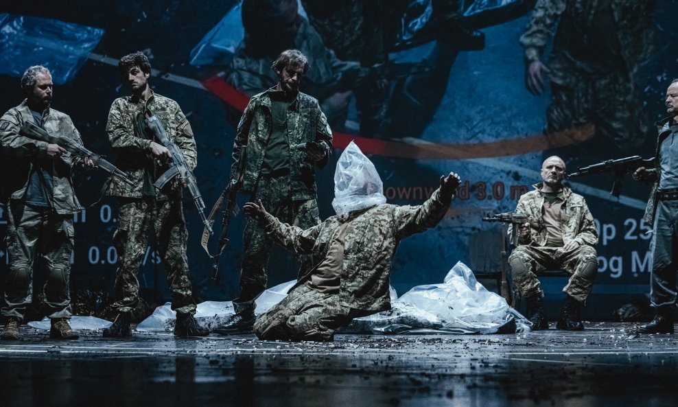 'Woyzeck' u eksplozivnoj multimedijalnoj verziji koja se poigrava granicama stvarnog i virtualnog