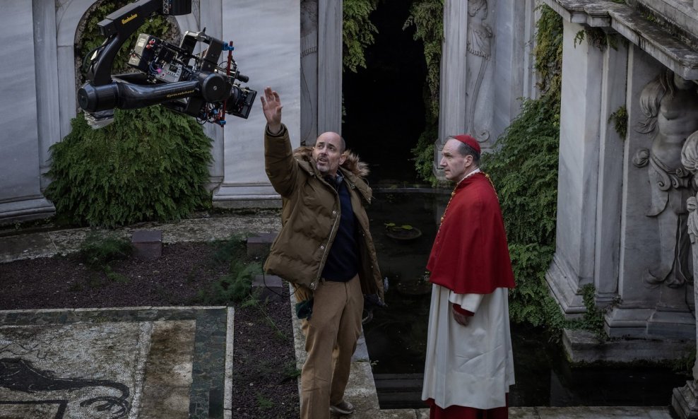 Na setu filma 'Konklava'