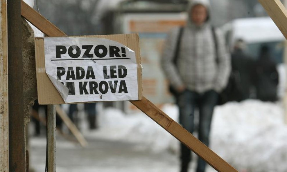 Pozor! pada led