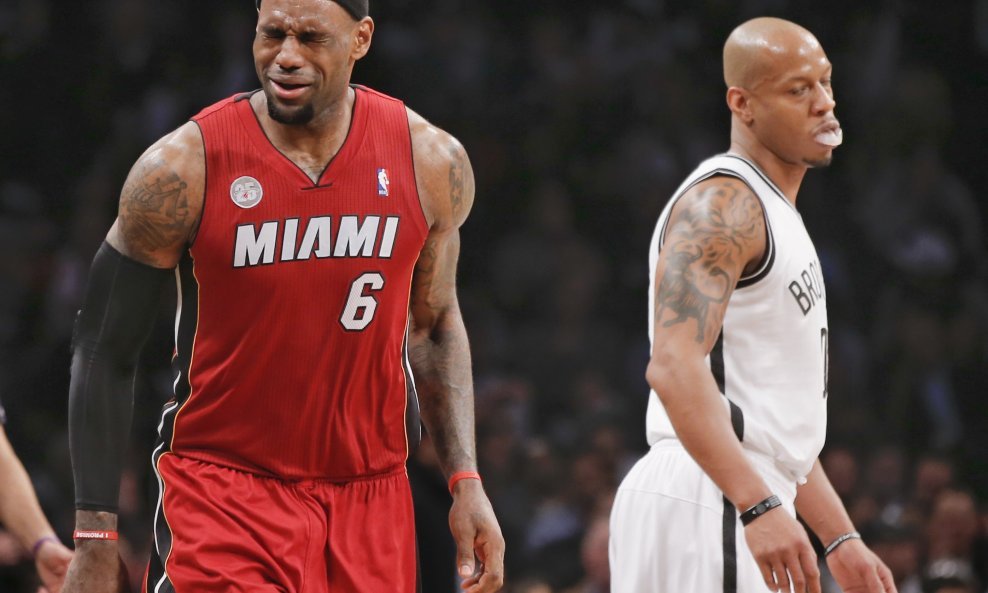 LeBron James i Keith Bogans