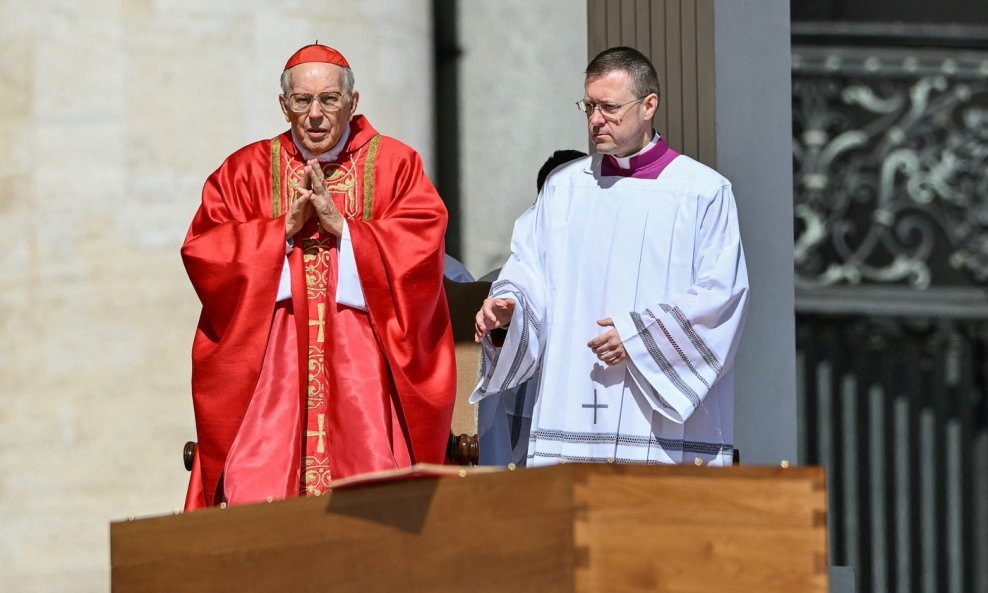 Giovanni Battista Re predvodi misu na posljednjem ispraćaju pape Franje