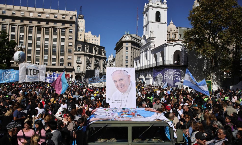 Argentinci se oprostili od pape Franje