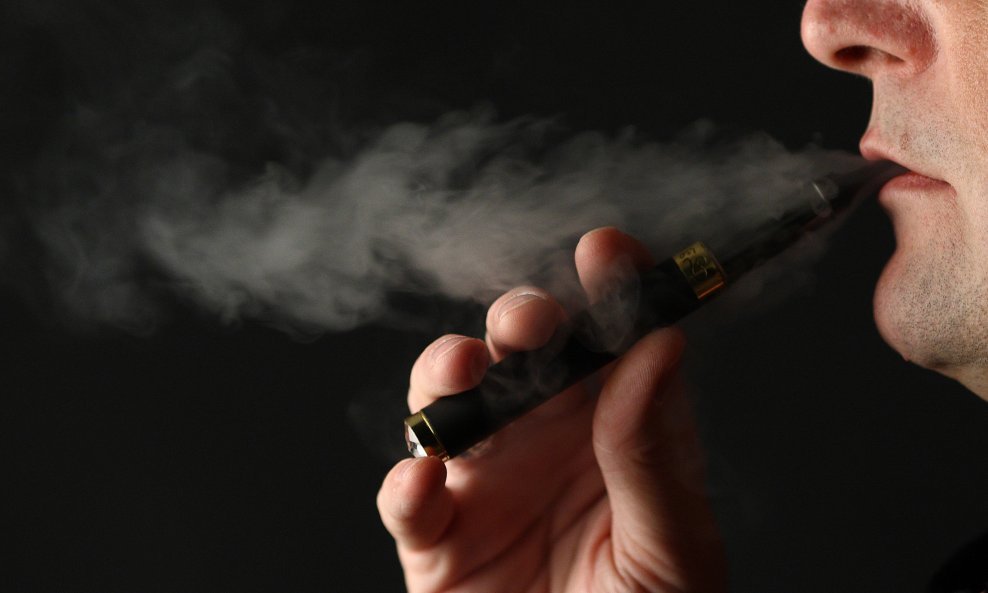 Slovenija je zabranila elektronske cigarete