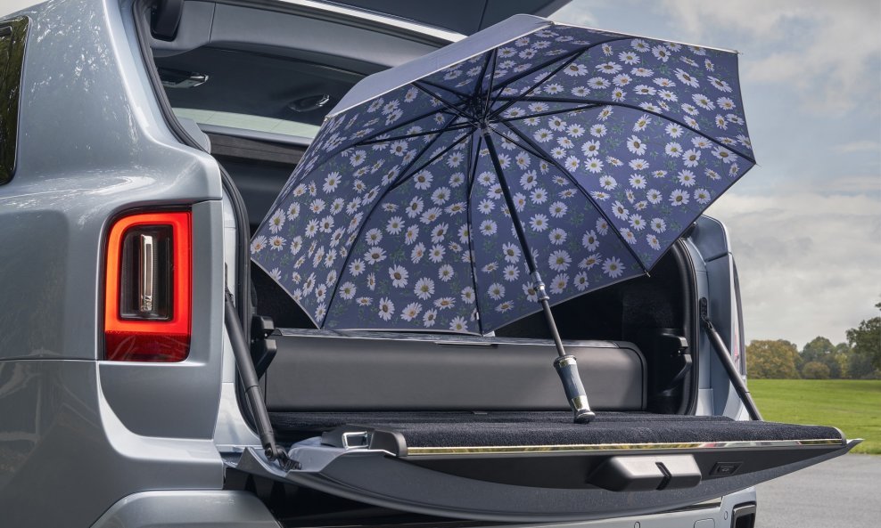 Rolls-Royce Black Badge Cullinan Daisy
