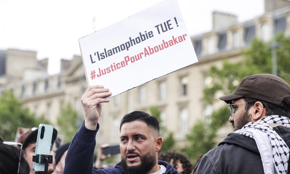 Skup protiv islamofobije u Parizu nakon napada u džamiji