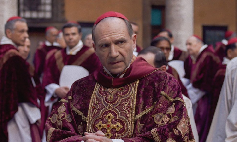 Ralph Fiennes u filmu 'Konklava'