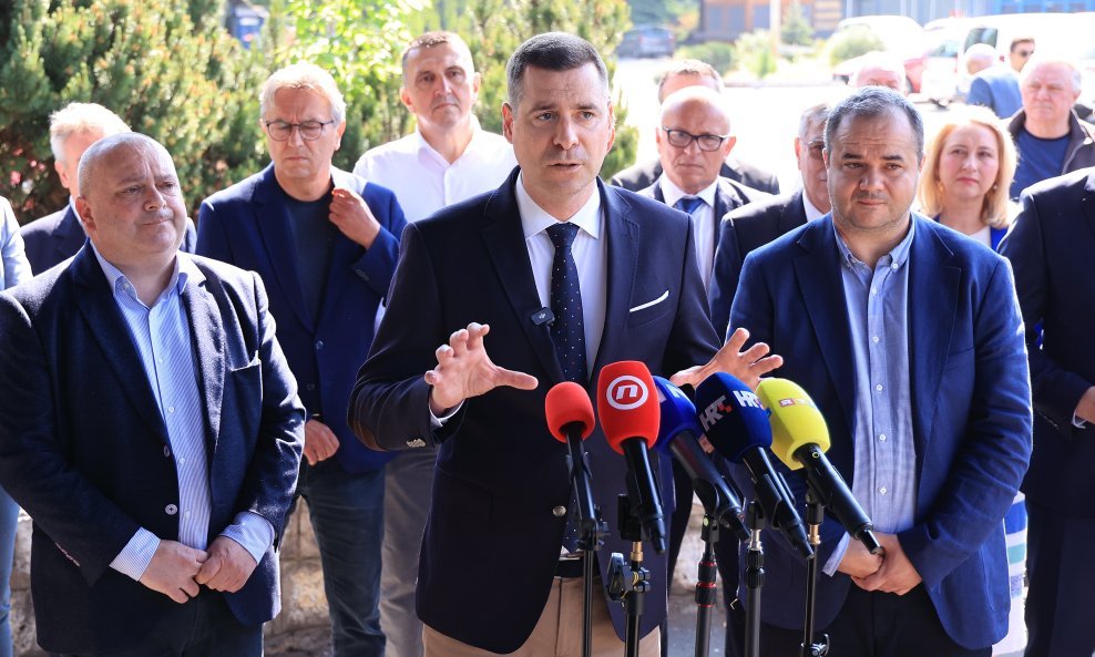 Mislav Herman predao potpise za kandidaturu za gradonačelnika Zagreba