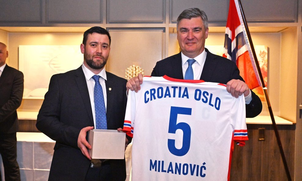 Milanović odlikovao Hrvate u Norveškoj, a zauzvrat dobio dres