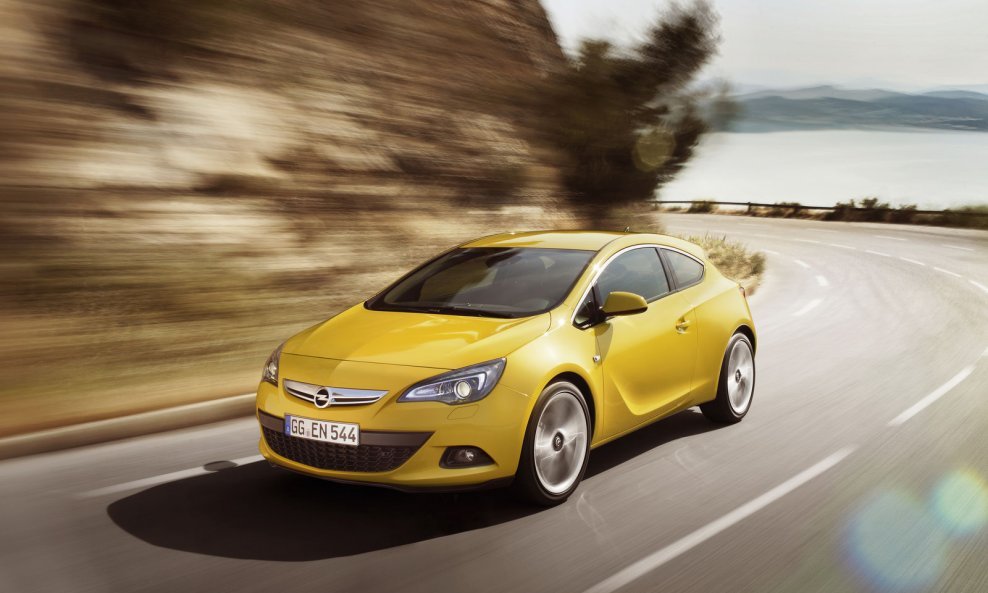 Opel-Astra-GTC-270516