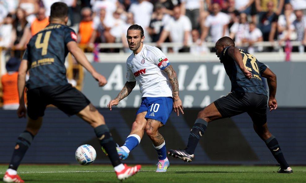 Marko Livaja (s loptom)